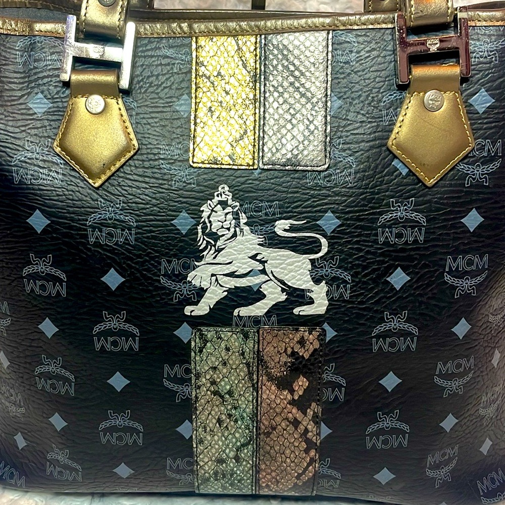 MCM Visetos Monogram Princess Lion Snakeskin Stripe Shoulder Bag Tote in Black - Picture 4 of 16